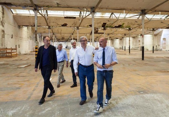 Vittorio Sgarbi in visita a Crespi d'Adda